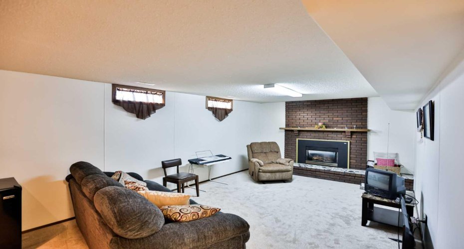 159 Park Avenue, Raymond, Alberta T0K 2S0, 4 Bedrooms Bedrooms, ,3 BathroomsBathrooms,Residential,For Sale,Park Avenue,A2292200