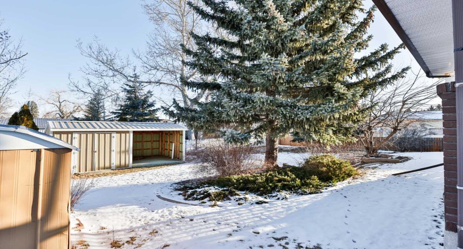 159 Park Avenue, Raymond, Alberta T0K 2S0, 4 Bedrooms Bedrooms, ,3 BathroomsBathrooms,Residential,For Sale,Park Avenue,A2292200