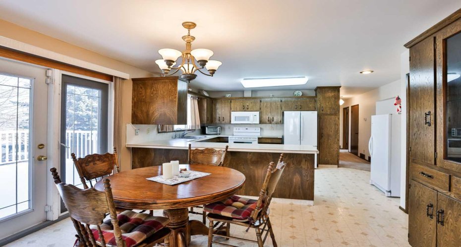 159 Park Avenue, Raymond, Alberta T0K 2S0, 4 Bedrooms Bedrooms, ,3 BathroomsBathrooms,Residential,For Sale,Park Avenue,A2292200