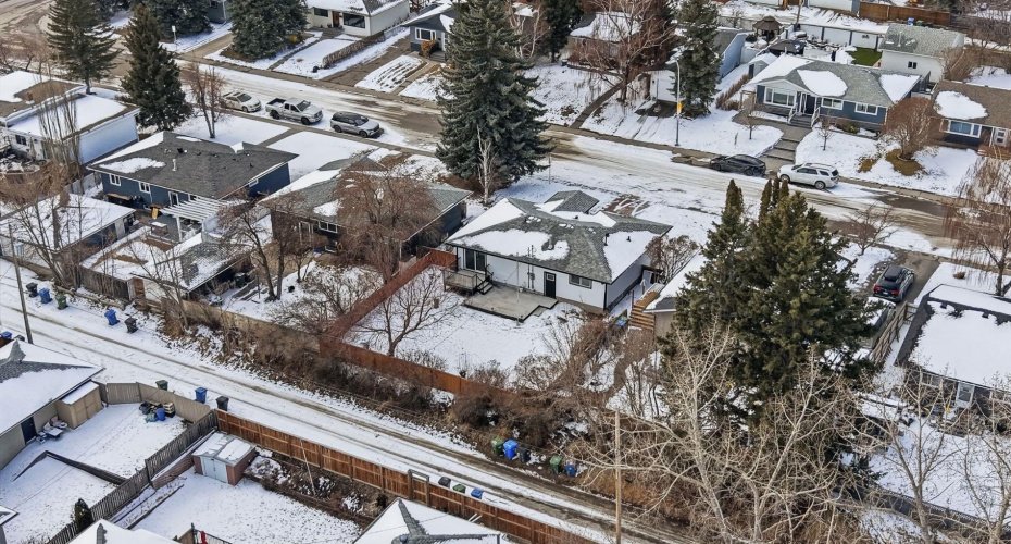 8616 7 Street, Calgary, Alberta T2V 1G9, 4 Bedrooms Bedrooms, ,3 BathroomsBathrooms,Residential,For Sale,7,A2292219