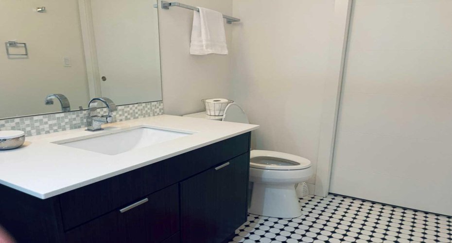 930 6 Avenue, Calgary, Alberta T2P 1J3, 2 Bedrooms Bedrooms, ,2 BathroomsBathrooms,Residential,For Sale,6,A2292220