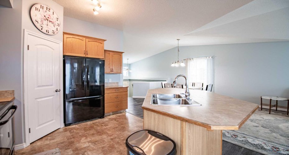 42 Johns Street, Red Deer, Alberta T4P 4C8, 3 Bedrooms Bedrooms, ,2 BathroomsBathrooms,Residential,For Sale,Johns,A2292356