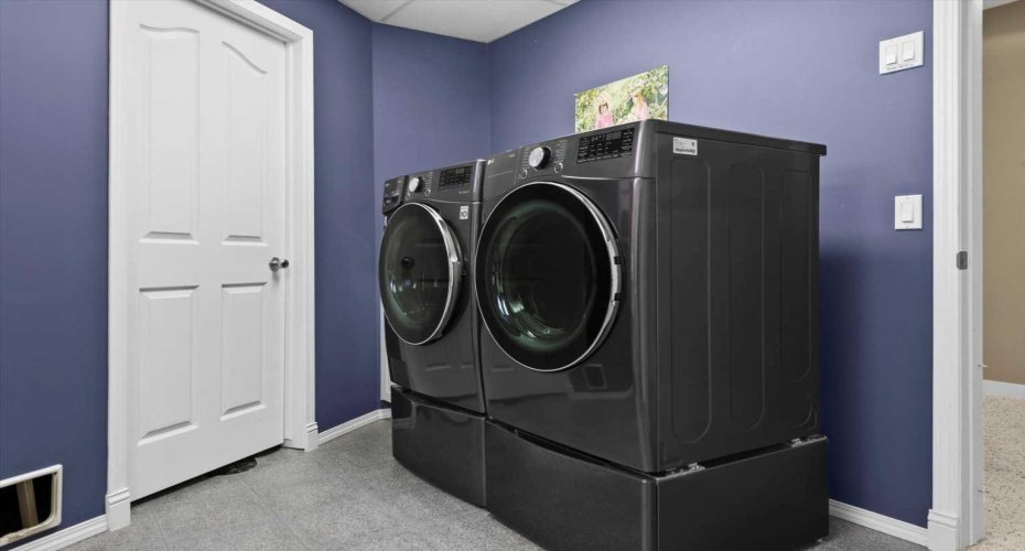 There is an additional mini-washer under the main one - ideal for small loads or delicate items