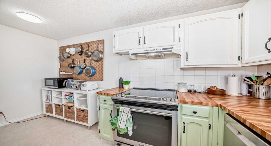 6103 Madigan Drive, Calgary, Alberta T2A 5K9, 3 Bedrooms Bedrooms, ,2 BathroomsBathrooms,Residential,For Sale,Madigan,A2292447