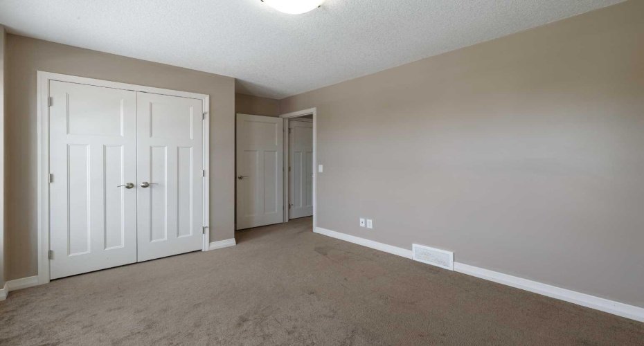 Nice closet in the kids bedroom 3