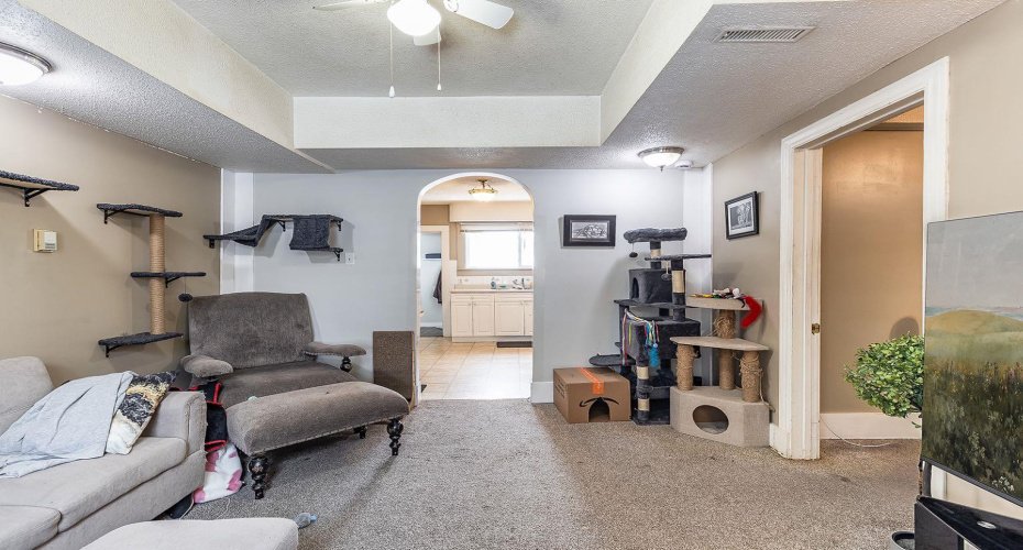 447 Allowance Avenue, Medicine Hat, Alberta T1A3E1, ,Multi-family,For Sale,Allowance,A2292468