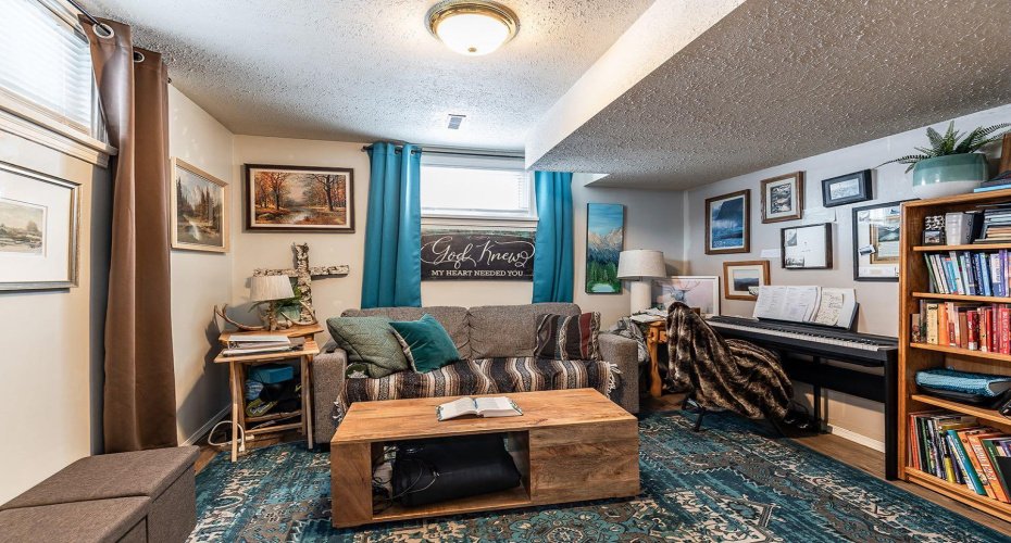 447 Allowance Avenue, Medicine Hat, Alberta T1A3E1, ,Multi-family,For Sale,Allowance,A2292468