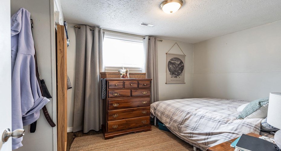 447 Allowance Avenue, Medicine Hat, Alberta T1A3E1, ,Multi-family,For Sale,Allowance,A2292468