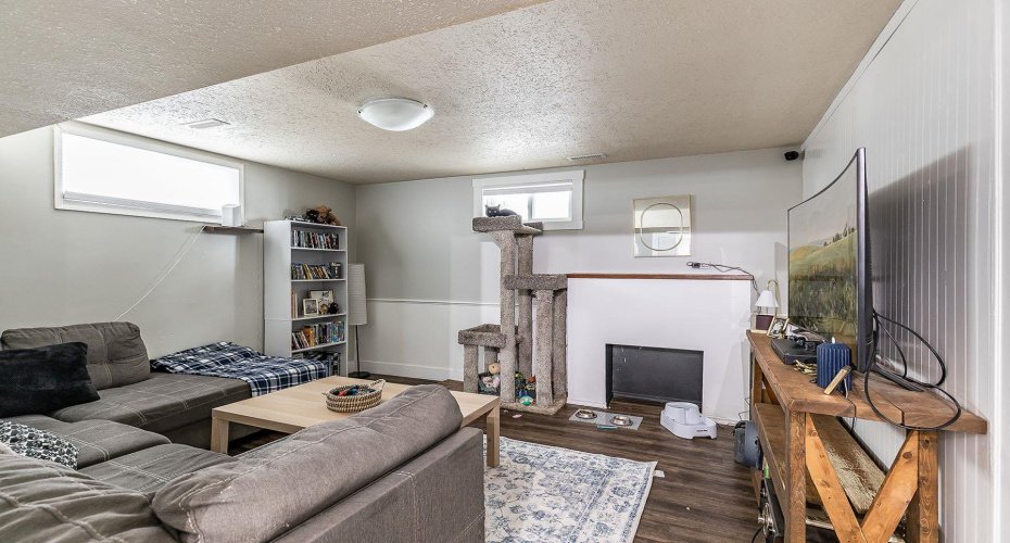 447 Allowance Avenue, Medicine Hat, Alberta T1A3E1, ,Multi-family,For Sale,Allowance,A2292468