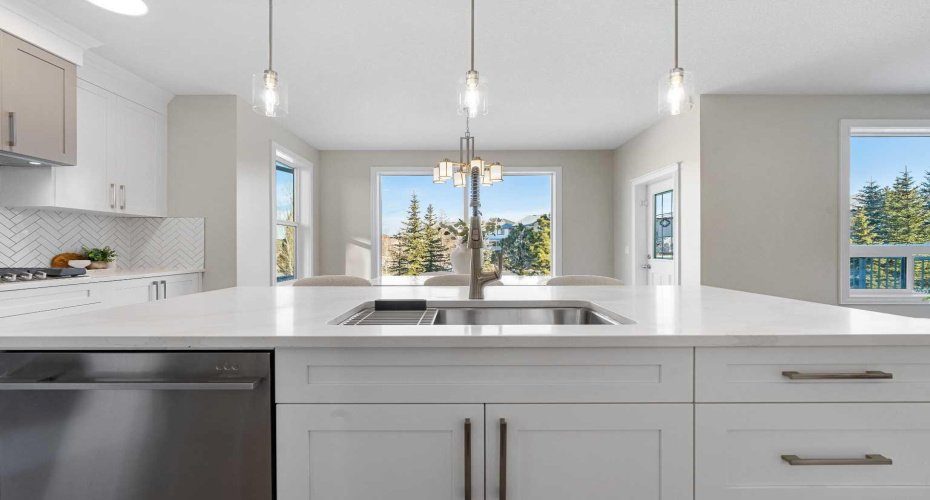 125 Seagreen Passage, Chestermere, Alberta T1X0G5, 5 Bedrooms Bedrooms, ,4 BathroomsBathrooms,Residential,For Sale,Seagreen,A2292977