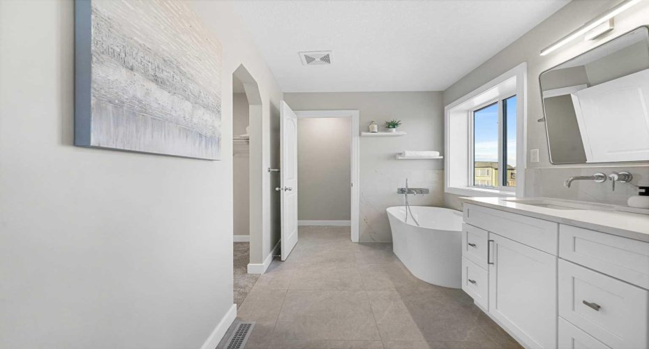 125 Seagreen Passage, Chestermere, Alberta T1X0G5, 5 Bedrooms Bedrooms, ,4 BathroomsBathrooms,Residential,For Sale,Seagreen,A2292977