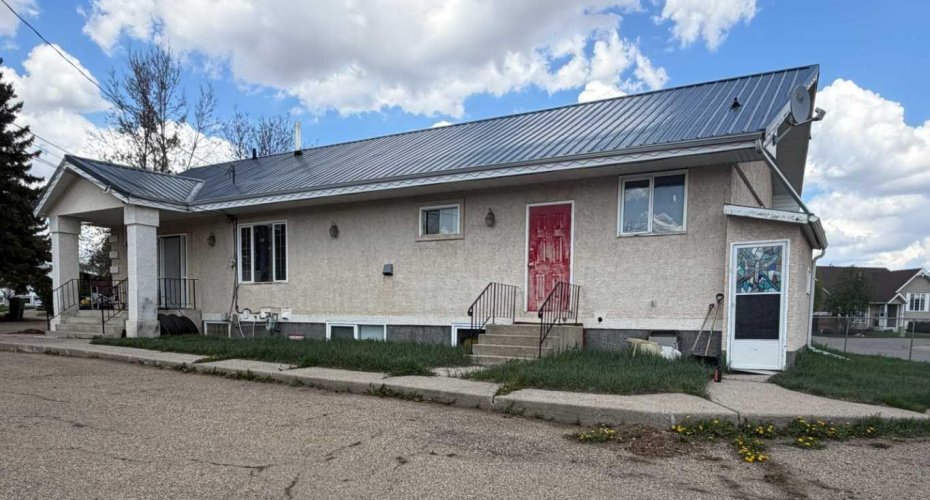 5001 62 Avenue, Ponoka, Alberta T4J 1E6, 5 Bedrooms Bedrooms, ,4 BathroomsBathrooms,Residential,For Sale,62,A2293011