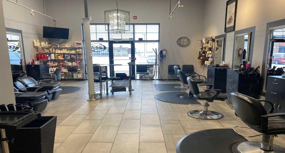 31 Bow Street Common, Cochrane, Alberta T4C 2N1, ,Commercial,For Sale,Bow Street,A2293100