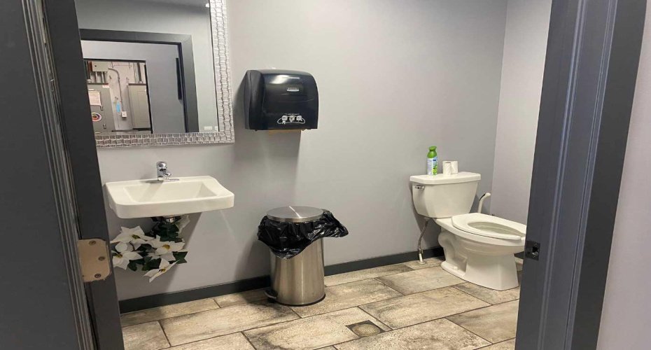 31 Bow Street Common, Cochrane, Alberta T4C 2N1, ,Commercial,For Sale,Bow Street,A2293100