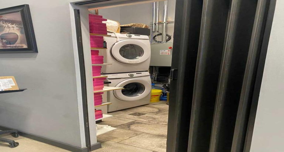 31 Bow Street Common, Cochrane, Alberta T4C 2N1, ,Commercial,For Sale,Bow Street,A2293100