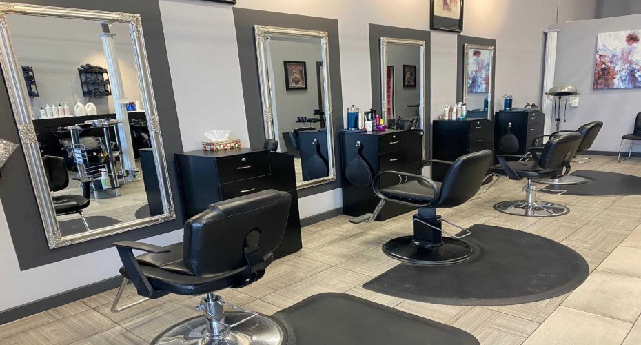 31 Bow Street Common, Cochrane, Alberta T4C 2N1, ,Commercial,For Sale,Bow Street,A2293100