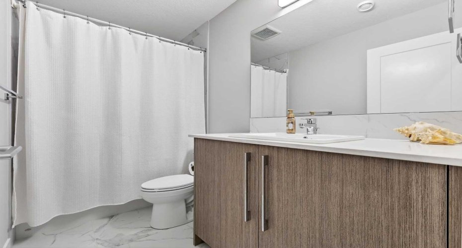 472 WEST LAKEVIEW Drive, Chestermere, Alberta T1X 2A4, 4 Bedrooms Bedrooms, ,4 BathroomsBathrooms,Residential,For Sale,WEST LAKEVIEW,A2293120