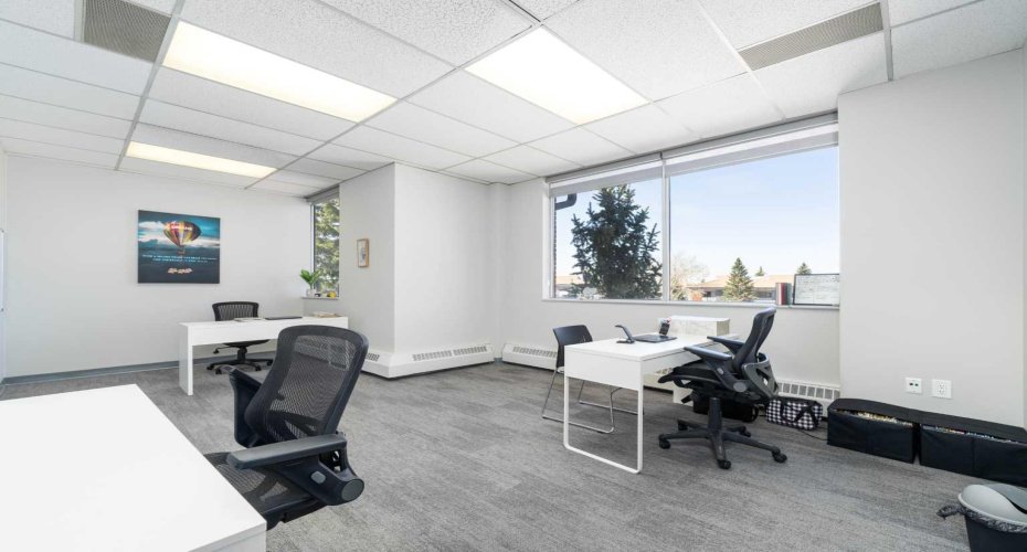 12 Manning Close, Calgary, Alberta T2E 7N6, ,Commercial,For Lease,Manning,A2293130