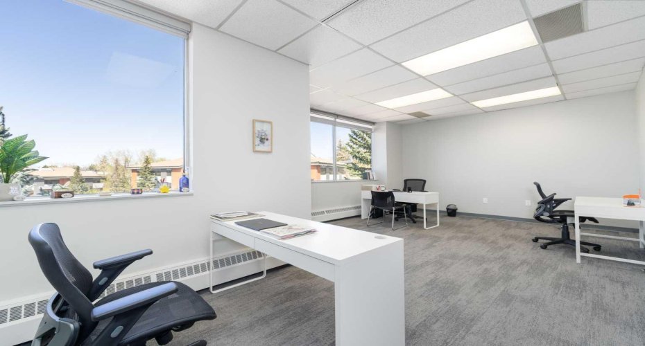 12 Manning Close, Calgary, Alberta T2E 7N6, ,Commercial,For Lease,Manning,A2293130