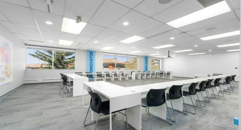 12 Manning Close, Calgary, Alberta T2E 7N6, ,Commercial,For Lease,Manning,A2293130