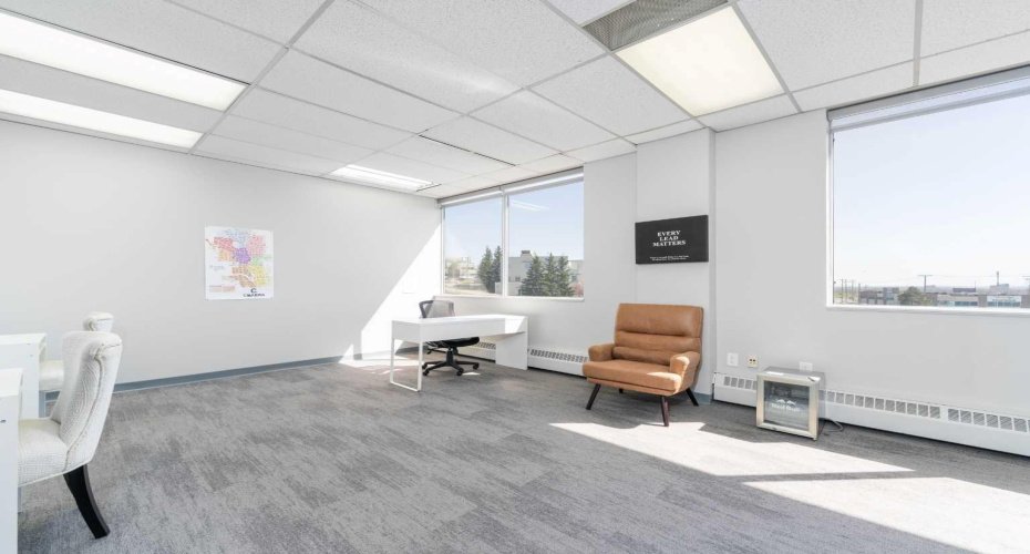 12 Manning Close, Calgary, Alberta T2E 7N6, ,Commercial,For Lease,Manning,A2293130