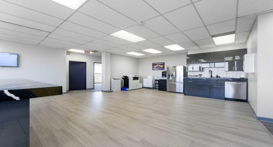 12 Manning Close, Calgary, Alberta T2E 7N6, ,Commercial,For Lease,Manning,A2293130