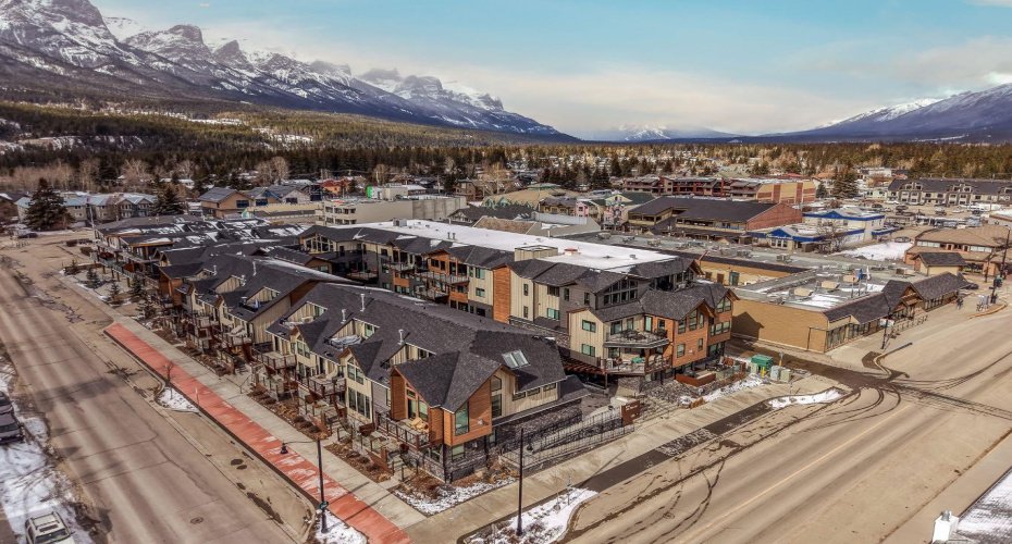 810 7th Street, Canmore, Alberta T1W 0N4, 2 Bedrooms Bedrooms, ,2 BathroomsBathrooms,Residential,For Sale,7th,A2293144