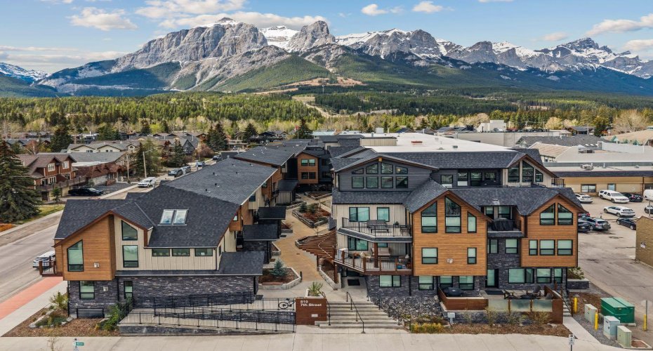 810 7th Street, Canmore, Alberta T1W 0N4, 2 Bedrooms Bedrooms, ,2 BathroomsBathrooms,Residential,For Sale,7th,A2293144