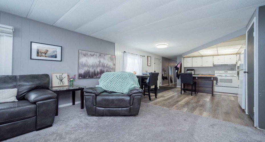 10615 88 Street, Grande Prairie, Alberta T8X 1P5, 2 Bedrooms Bedrooms, ,1 BathroomBathrooms,Mobile,For Sale,88,A2293183