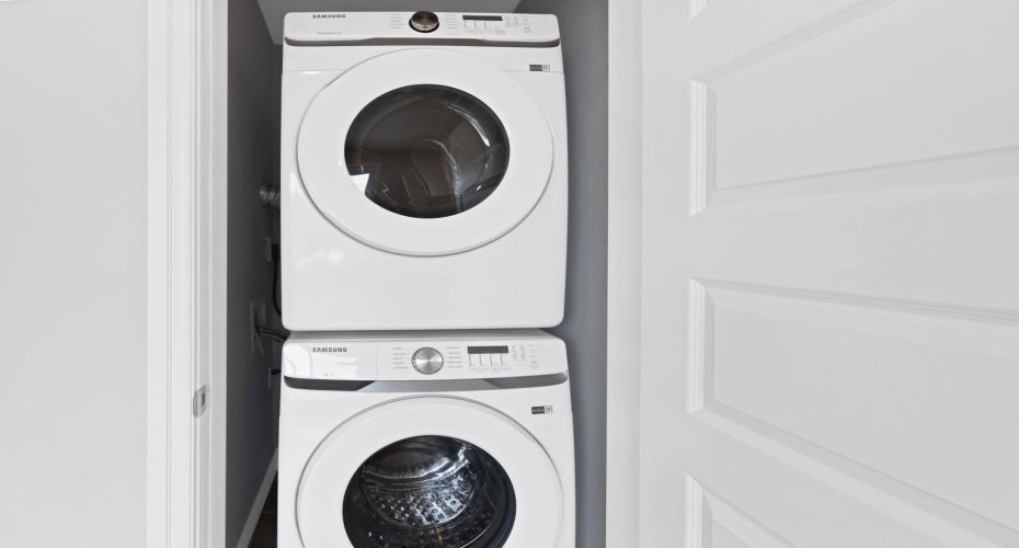 10060 46 Street, Calgary, Alberta T3J 2H8, 2 Bedrooms Bedrooms, ,3 BathroomsBathrooms,Residential,For Sale,46,A2293189