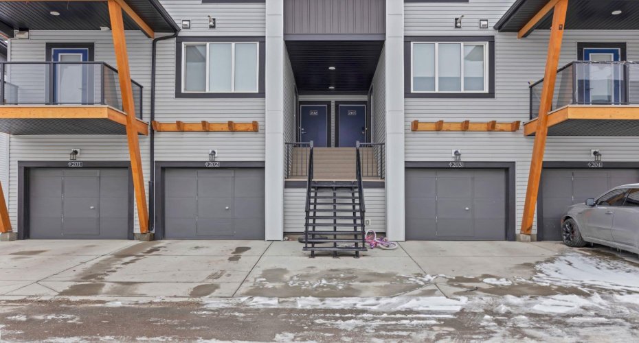10060 46 Street, Calgary, Alberta T3J 2H8, 2 Bedrooms Bedrooms, ,3 BathroomsBathrooms,Residential,For Sale,46,A2293189