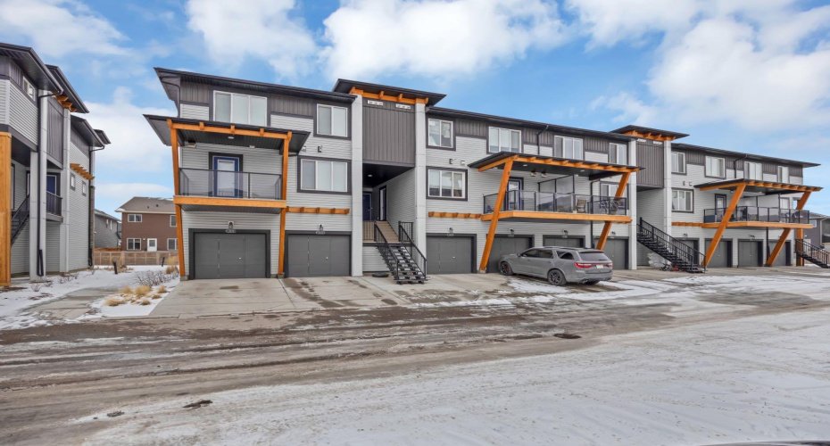 10060 46 Street, Calgary, Alberta T3J 2H8, 2 Bedrooms Bedrooms, ,3 BathroomsBathrooms,Residential,For Sale,46,A2293189