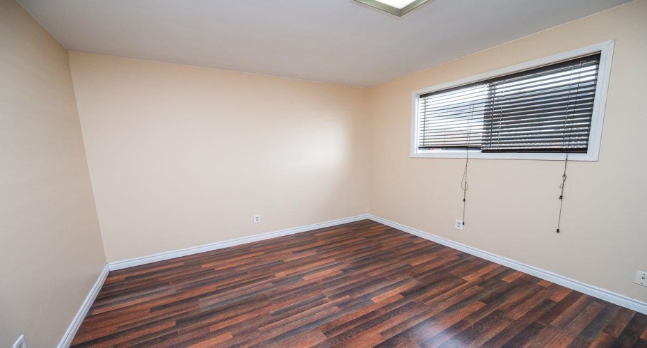 5811 43 Avenue, Red Deer, Alberta T4N 3E5, 2 Bedrooms Bedrooms, ,3 BathroomsBathrooms,Residential,For Sale,43,A2293203