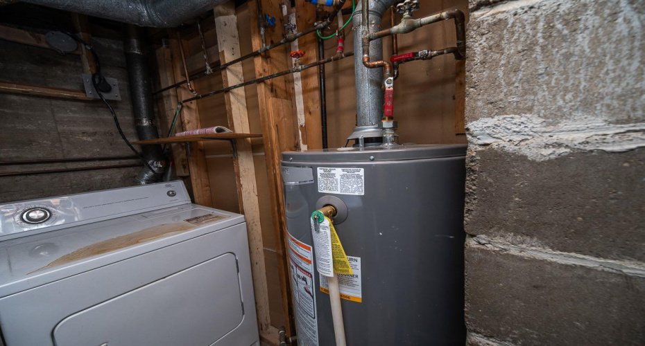 5811 43 Avenue, Red Deer, Alberta T4N 3E5, 2 Bedrooms Bedrooms, ,3 BathroomsBathrooms,Residential,For Sale,43,A2293203