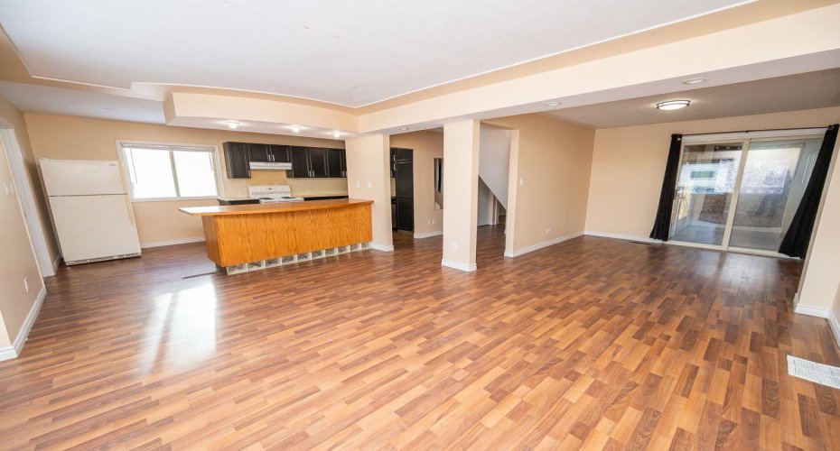 5811 43 Avenue, Red Deer, Alberta T4N 3E5, 2 Bedrooms Bedrooms, ,3 BathroomsBathrooms,Residential,For Sale,43,A2293203