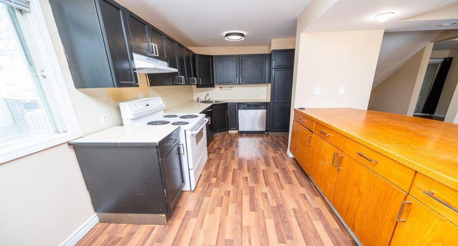 5811 43 Avenue, Red Deer, Alberta T4N 3E5, 2 Bedrooms Bedrooms, ,3 BathroomsBathrooms,Residential,For Sale,43,A2293203