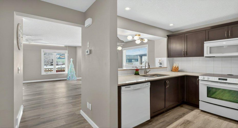 1012 Windsong Drive, Airdrie, Alberta T4B 0P2, 2 Bedrooms Bedrooms, ,4 BathroomsBathrooms,Residential,For Sale,Windsong,A2293220