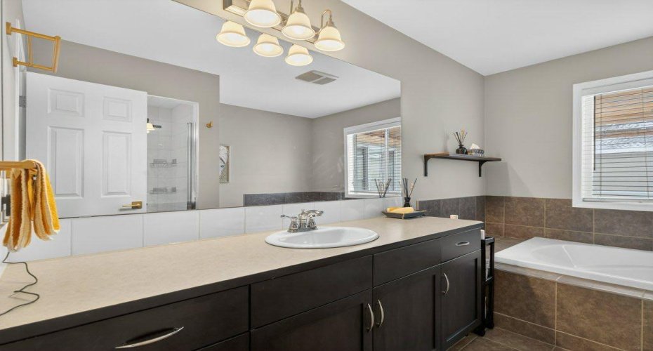 1012 Windsong Drive, Airdrie, Alberta T4B 0P2, 2 Bedrooms Bedrooms, ,4 BathroomsBathrooms,Residential,For Sale,Windsong,A2293220