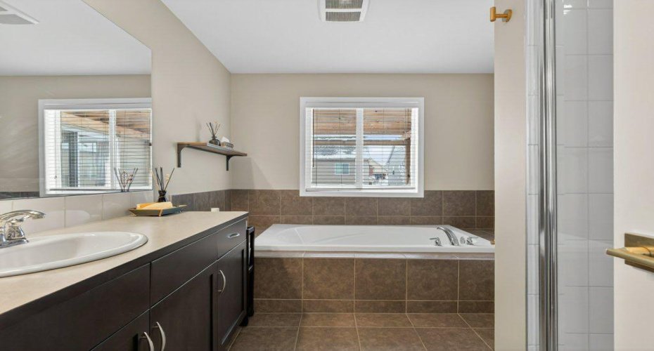 1012 Windsong Drive, Airdrie, Alberta T4B 0P2, 2 Bedrooms Bedrooms, ,4 BathroomsBathrooms,Residential,For Sale,Windsong,A2293220