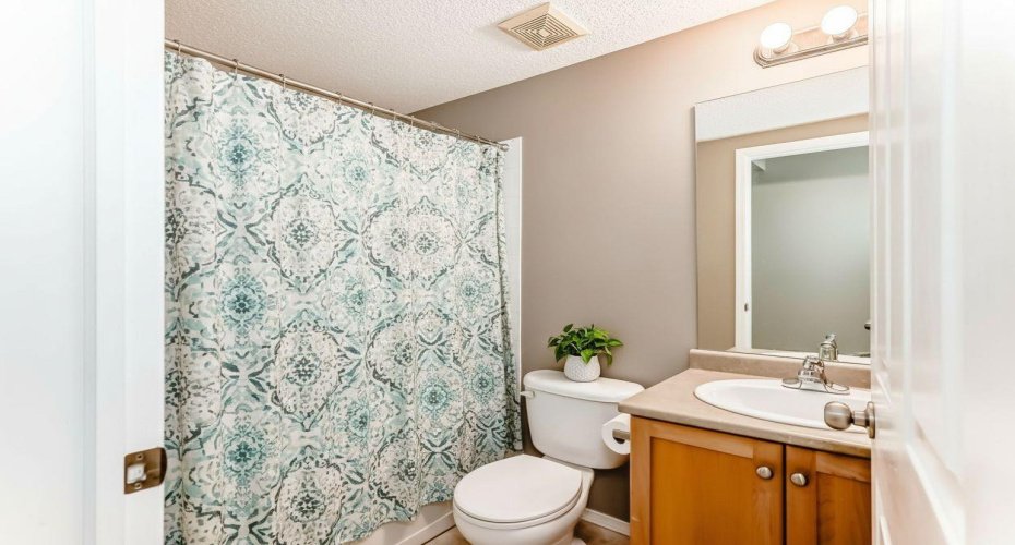 2518 Fish Creek Boulevard, Calgary, Alberta T2Y4T6, 2 Bedrooms Bedrooms, ,1 BathroomBathrooms,Residential,For Sale,Fish Creek,A2293223