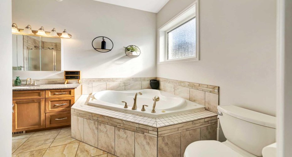 4104 74 Avenue, Lloydminster, Alberta T9V 2H6, 5 Bedrooms Bedrooms, ,3 BathroomsBathrooms,Residential,For Sale,74,A2293233