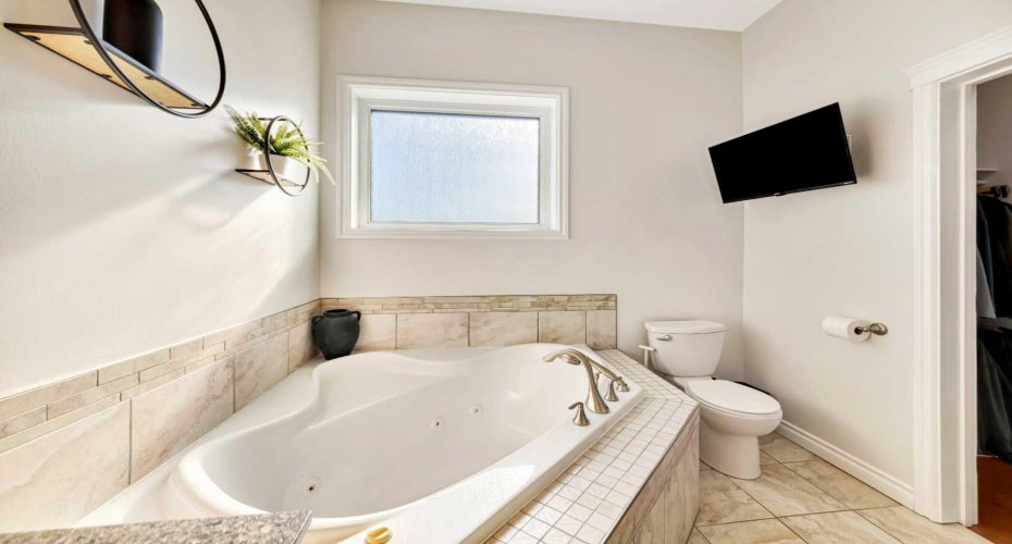 4104 74 Avenue, Lloydminster, Alberta T9V 2H6, 5 Bedrooms Bedrooms, ,3 BathroomsBathrooms,Residential,For Sale,74,A2293233