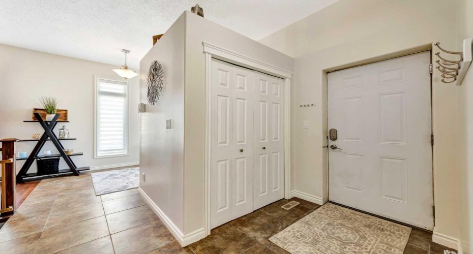 4104 74 Avenue, Lloydminster, Alberta T9V 2H6, 5 Bedrooms Bedrooms, ,3 BathroomsBathrooms,Residential,For Sale,74,A2293233