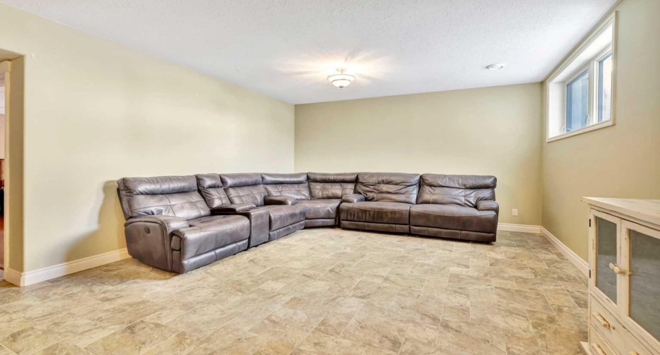 4104 74 Avenue, Lloydminster, Alberta T9V 2H6, 5 Bedrooms Bedrooms, ,3 BathroomsBathrooms,Residential,For Sale,74,A2293233