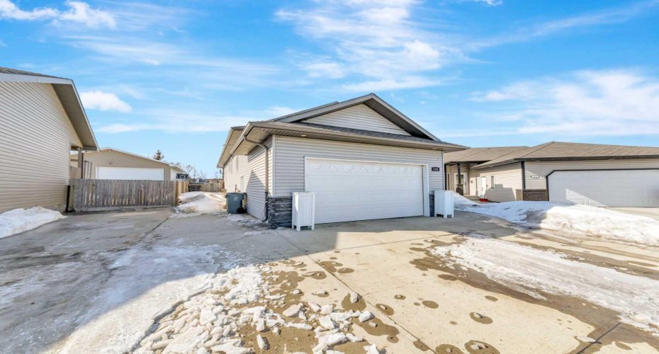 4104 74 Avenue, Lloydminster, Alberta T9V 2H6, 5 Bedrooms Bedrooms, ,3 BathroomsBathrooms,Residential,For Sale,74,A2293233