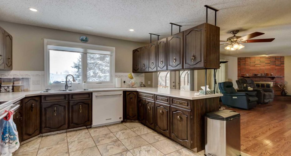 703 Memorial Avenue, Vulcan, Alberta T0L 2B0, 4 Bedrooms Bedrooms, ,3 BathroomsBathrooms,Residential,For Sale,Memorial,A2293238