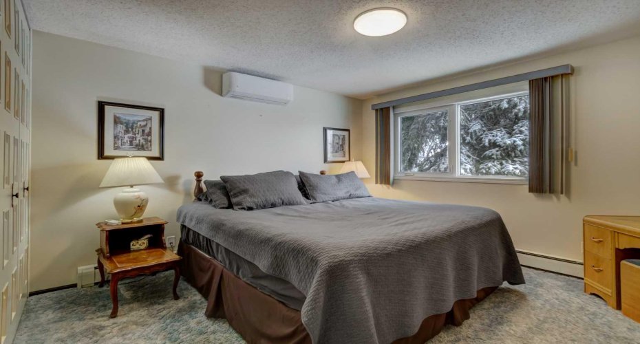 703 Memorial Avenue, Vulcan, Alberta T0L 2B0, 4 Bedrooms Bedrooms, ,3 BathroomsBathrooms,Residential,For Sale,Memorial,A2293238