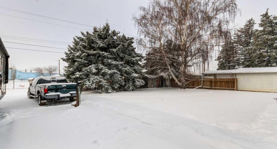 703 Memorial Avenue, Vulcan, Alberta T0L 2B0, 4 Bedrooms Bedrooms, ,3 BathroomsBathrooms,Residential,For Sale,Memorial,A2293238