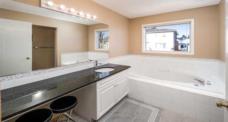 110 Hampstead Rise, Calgary, Alberta T3A 6B5, 5 Bedrooms Bedrooms, ,4 BathroomsBathrooms,Residential,For Sale,Hampstead,A2293244