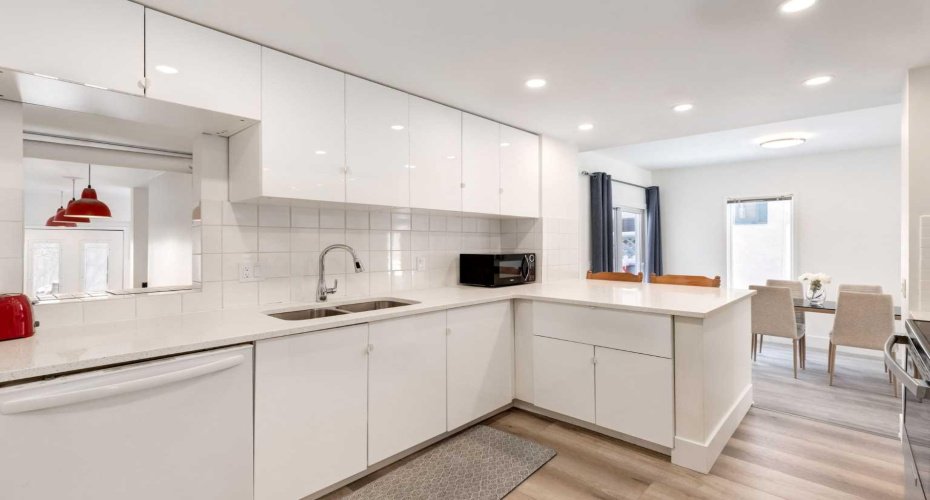 1416 Memorial Drive, Calgary, Alberta T2N3E5, 3 Bedrooms Bedrooms, ,2 BathroomsBathrooms,Residential,For Sale,Memorial,A2293255